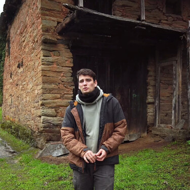 Marc Felez, 24 años, compra una casa abandonada en León para restaurarla: "Hace mucho tiempo que perseguimos un cambio de vida vinculado a la naturaleza para vivir con más calma"