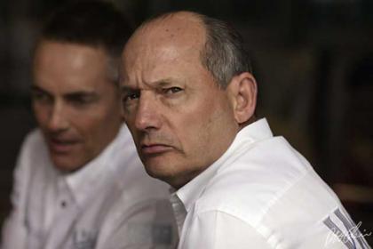 Ron Dennis confirma la amenaza de Alonso