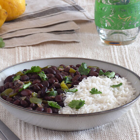 El secreto cubano para olvidar el frío es rico en proteína vegetal y se puede cocinar de más para congelar  