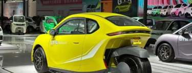 Novo ciclomotor elétrico com visual esportivo custa R$22 mil e roda 240 km: a alternativa chinesa aos carros urbanos tradicionais 