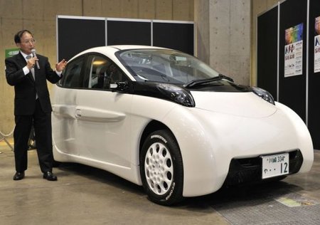 Coche eléctrico japonés capaz de recorrer 300 Km sin tener que recargar