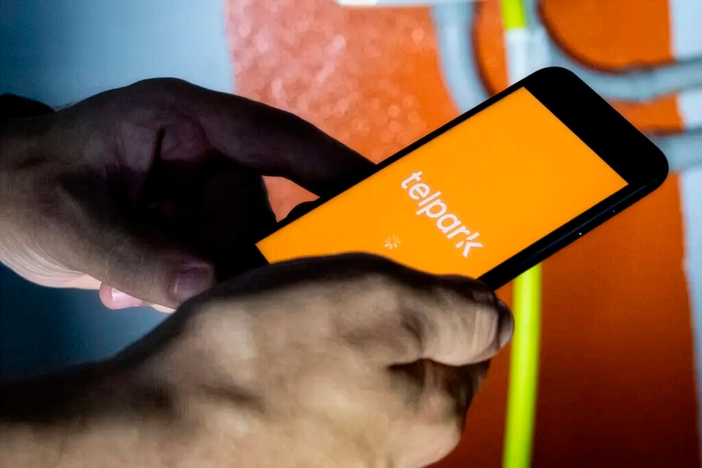 Correos y la DGT ya están muy vistos, así que los estafadores ha cambiado de objetivo: una app para pagar el parking  