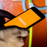 La vieja estafa de Correos ya no funciona: el nuevo objetivo de los timadores está en tu móvil, y es la app del parking