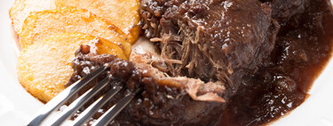 Cinco trucos de chef para cocinar carrilleras en salsa y que te salgan mejor que nunca
