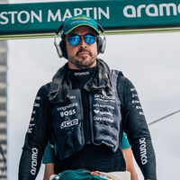 Fernando Alonso dice que "no habrá mejoras en doce o trece carreras", pero en Aston Martin ya se ven brotes verde 