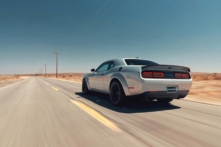 El Dodge Challenger SRT Hellcat Redeye pierde la timidez y muestra su poder en este video