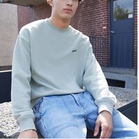 Combina con todo y está a un precio increíble: aprovecha este chollo de Amazon en la sudadera Levi's  Red Tab y ahorra renovando armario