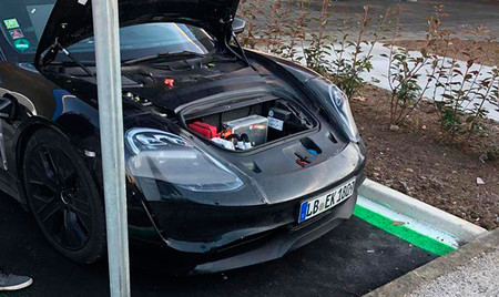Han cazado al Porsche Taycan recargando sus baterías y ahora sabemos más sobre él