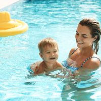 Cada vez hay más familias monoparentales y los hoteles lo saben: las ofertas de vacaciones para 'singles' con hijos se disparan 