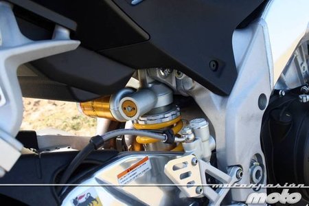 Aprilia Tuono V4 R APRC