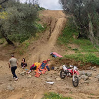 Por esto hay que quedarse en casa: sale a hacer una ruta en moto y termina en el hospital en plena crisis del coronavirus