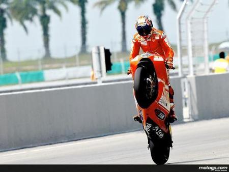 Valentino Rossi Campeón del Mundo de MotoGP 2009 y Casey Stoner arrasa en una difícil carrera bajo lluvia