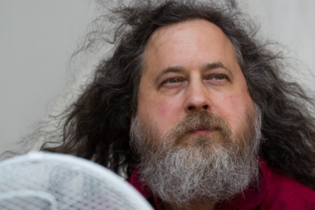 Richard Stallman llama a "acabar con Facebook para proteger la privacidad y la democracia"