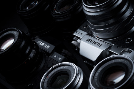 Fujifilm X-T3, Olympus OM-D E-M5 Mark II, Canon EOS 800D y más cámaras, objetivos y accesorios en oferta: Llega Cazando Gangas