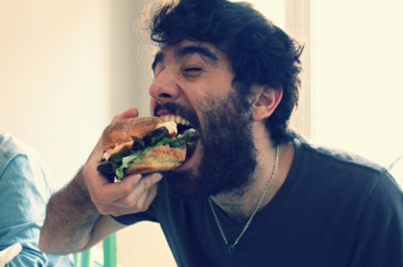 Algunos motivos por los que tenemos tanta hambre