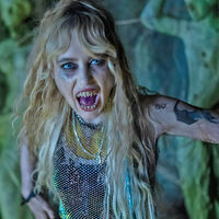 Acaba de llegar a Netflix y ya está en el top 10: la película de vampiros con una actriz mexicana y 83% de aprobación
