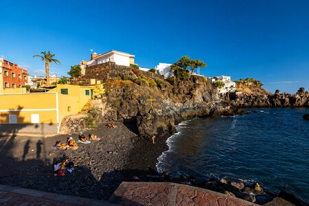 Viajes Escapadas Turismo Vacaciones Destinos Espana Famosos Belen Esteban Playa Pueblo Pescador Costa