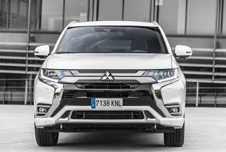 Mitsubishi Outlander PHEV 2019 frontal
