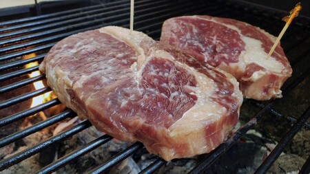 Los chuletones y entrecots que sirve Martín Berasategui en tu mesa en 24 horas con este pack especial en oferta de Amaiketako