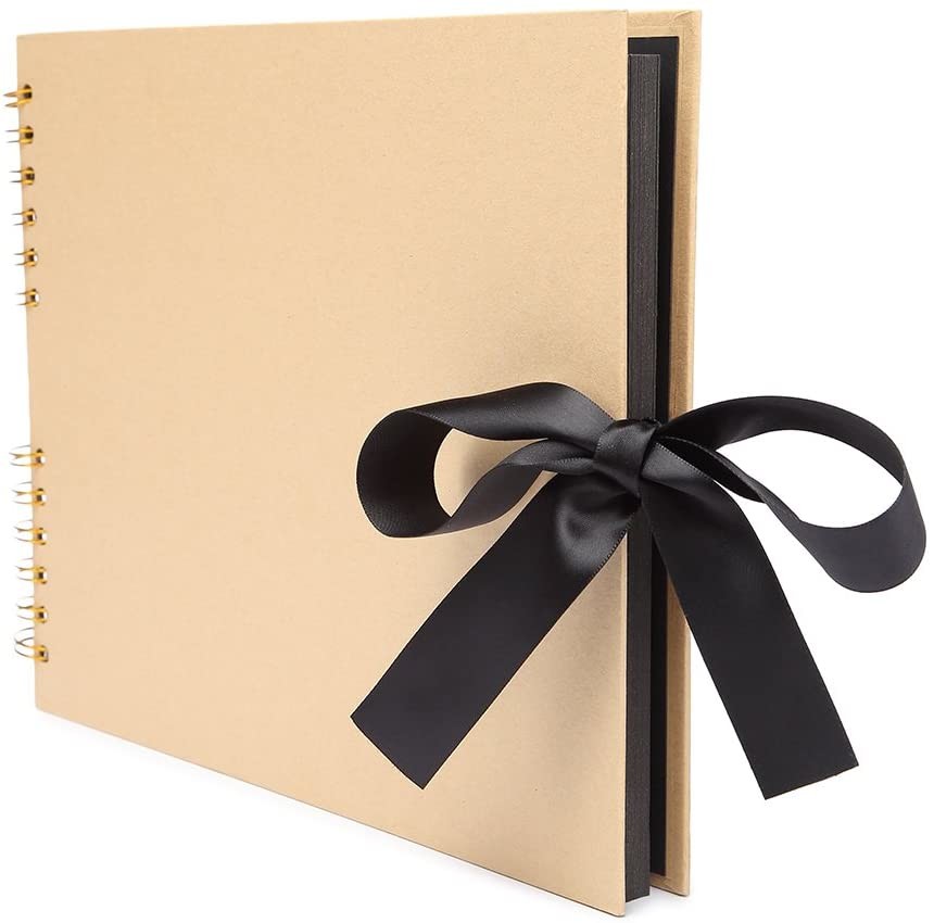 13 álbumes de fotos y material variado de scrapbooking para organizar