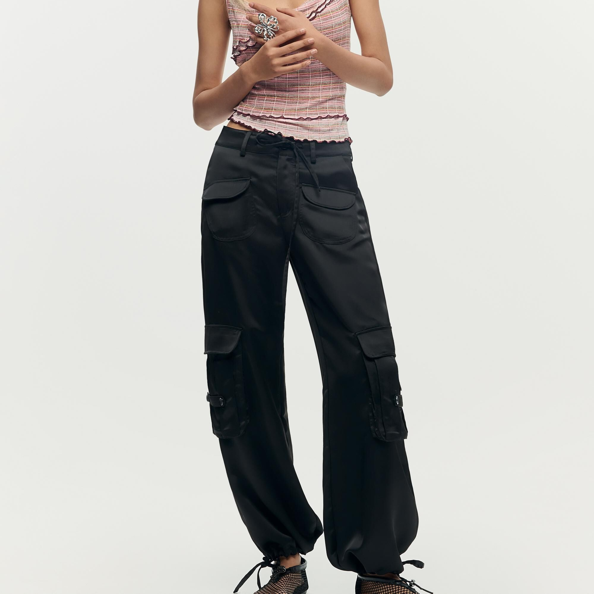 Pantalón de mujer cargo satinado - Desigual - Negro
