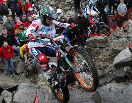 Toni Bou se impone en Newcastle (IRL), e iguala a Adam Raga en la general