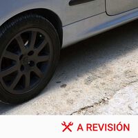 Algunos coches tienen los tapones de las ruedas de color verde. No es postureo, es que sus neumáticos no están hinchados con aire corriente 