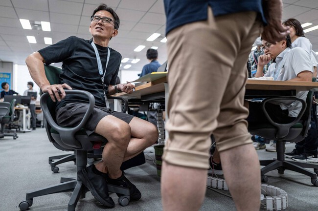 Japon Desafia Decadas De Etiqueta Laboral Con Una Decision Historica En Sus Oficinas Permitir Que Los Hombres Muestren Las Piernas En El Trabajo