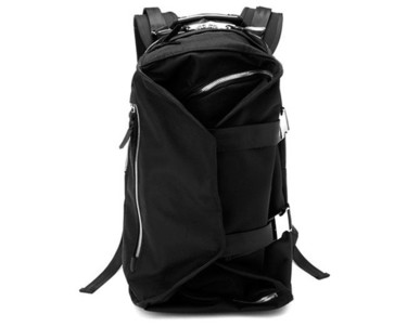 Double Strap Backpack de Lorinza: una mochila para urbanitas 