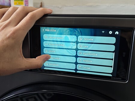Una muestra de todos los programas disponibles por defecto | Imagen: Xataka