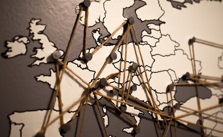 En qué consiste la 'Digital Services Act' y la 'Digital Markets Act' de la UE y cómo pretenden regular a los gigantes tecnológicos