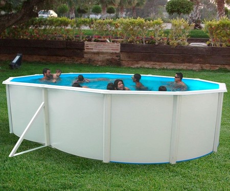 La piscina ovalada más vendida de Toi vuelve a estar disponible: mide más de 5 metros, es desmontable y hoy tiene un 20% de descuento