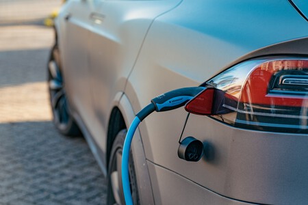 Quiero cargar el coche eléctrico en casa: esto es todo lo que hay que tener en cuenta