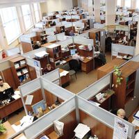 Sustituir trabajadores por una IA sonaba espectacular. Ya hay empresas dando marcha atrás 