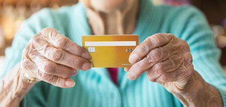 Adultos mayores lideran quejas por fraudes bancarios