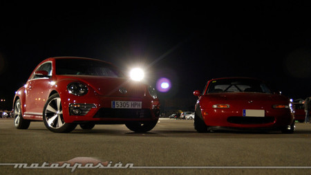 Volkswagen Beetle y Mazda MX-5