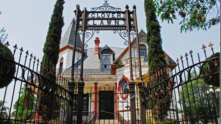 Casa Clover Lawn