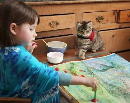 Niña autista de cinco años conmueve con sus increíbles pinturas