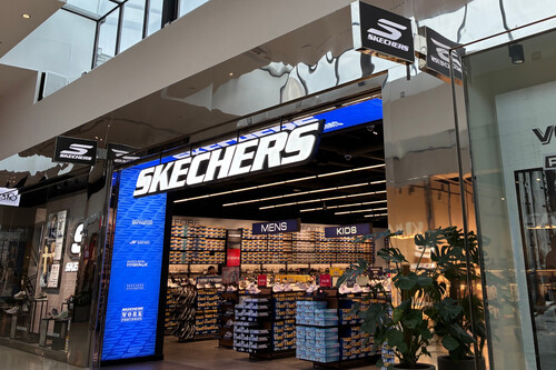 El Corte Inglés acaba de rebajar todas las sandalias y zapatillas Skechers a casi mitad de precio: los cinco modelos favoritos  