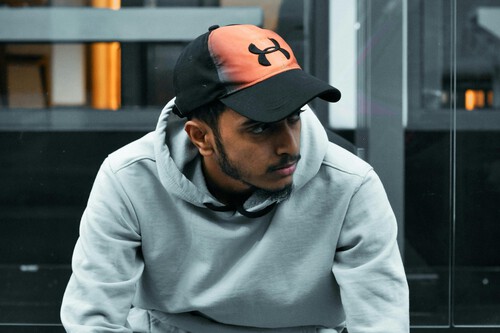 Camisetas, zapatillas y más: El Corte Inglés liquida con hasta un 70% de descuento toda la colección Under Armour en su outlet 