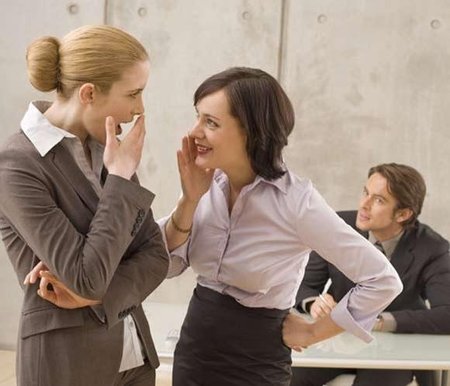 3 consejos raros para hacer amigos: critica a los demás, pero positivamente (y III)