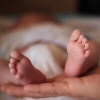 No sabía que estaba embarazada hasta que dio a luz a su bebé en el baño 