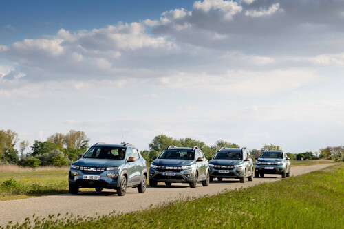 Dacia arrasó siendo una marca low cost. Así se mantiene en la brecha ahora que el coche barato está muerto