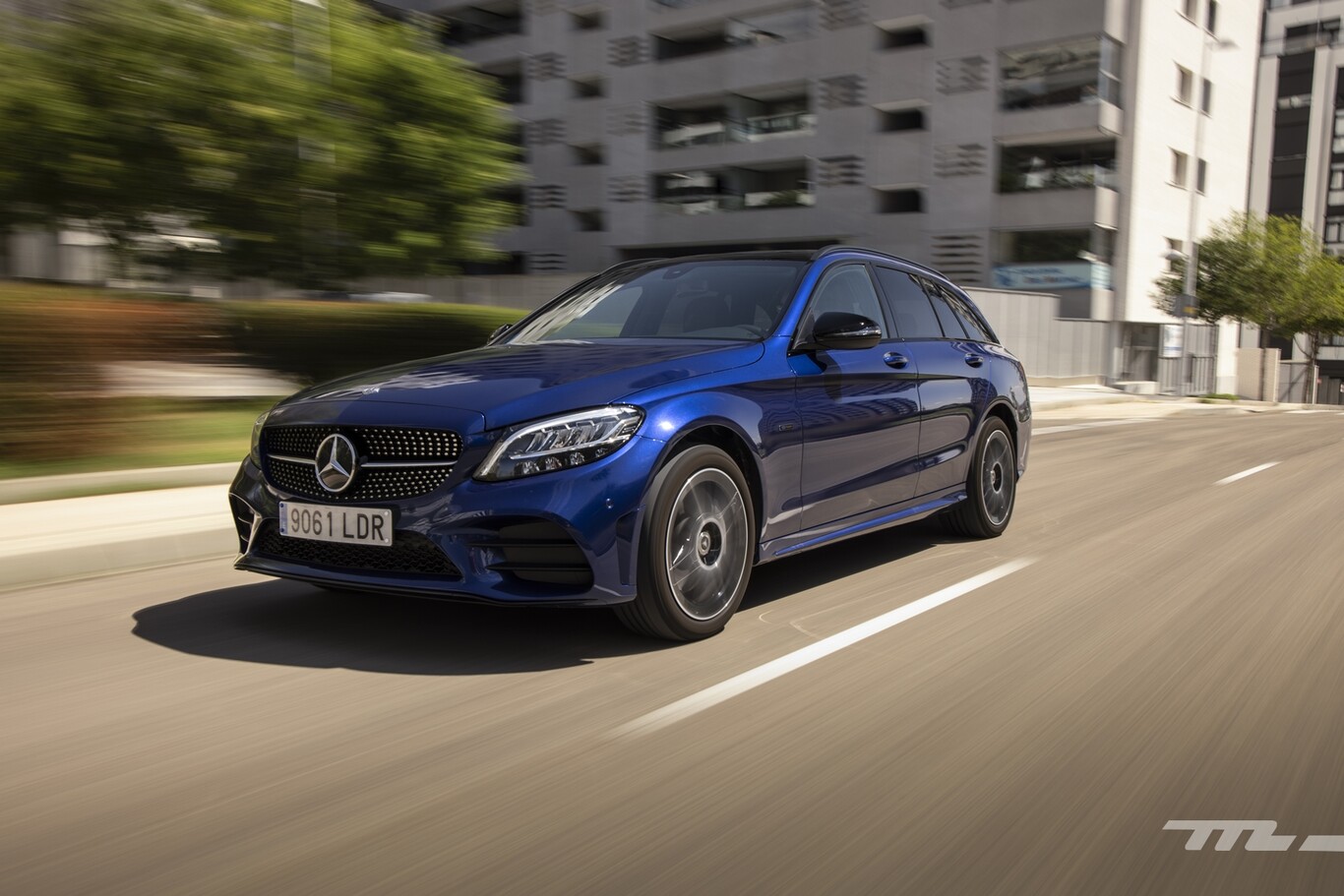 Probamos el Mercedes-Benz C 300 de Estate: un coche familiar híbrido enchufable que se gana la etiqueta CERO sacrificando confort
