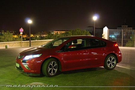 Opel Ampera, prueba (equipamiento, versiones, recarga y seguridad)