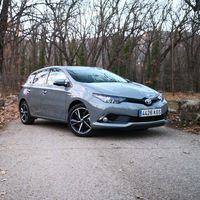 ¿Se pueden lograr realmente bajos consumos con un híbrido? Lo comprobamos con el Toyota Auris hybrid