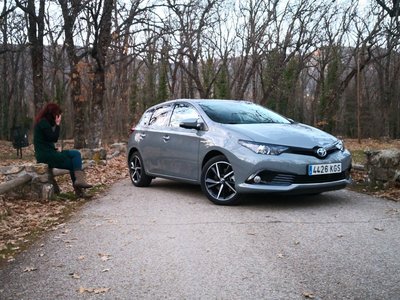 ¿Se pueden lograr realmente bajos consumos con un híbrido? Lo comprobamos con el Toyota Auris hybrid