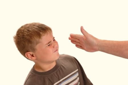 Cuando veo que un padre le pega a su hijo, ¿qué debo hacer? (II)