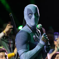 Deadpool irrumpe en plena presentación de 'Vengadores: Doomsday' pidiendo un papel en la película. "¿Cuándo empezáis a grabar?" 