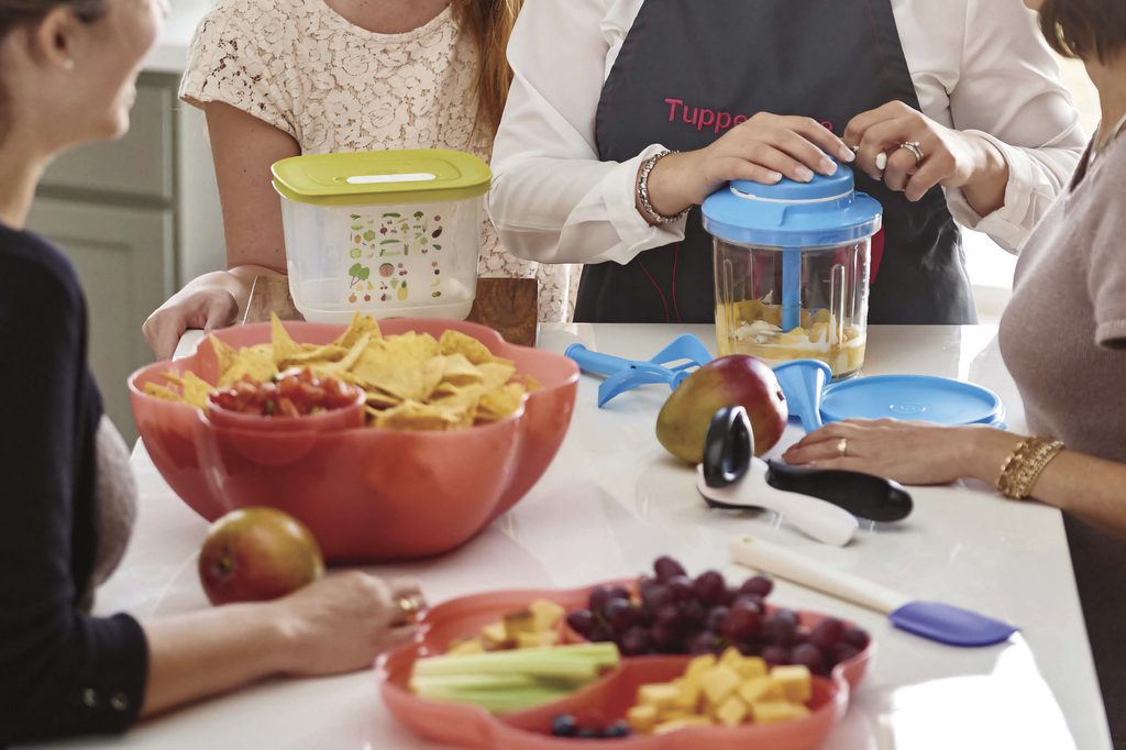 Tupperware se declara en bancarrota. El icónico 'táper' sucumbe al cambio de hábitos y a la competencia 